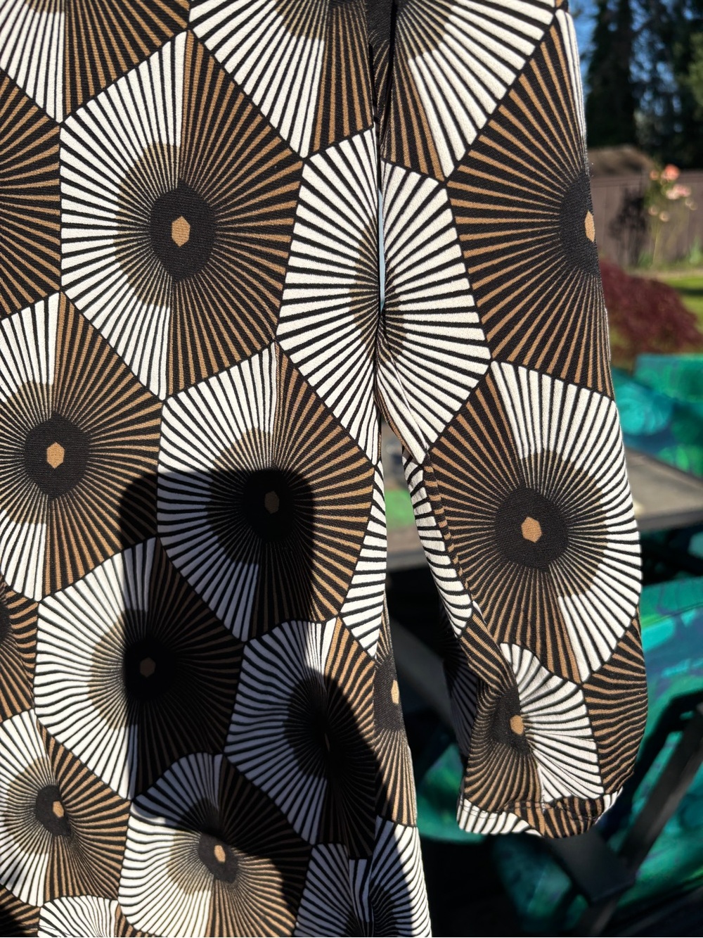Carolyn Taylor Brown, White & Black Geometric Tunic Blouse - Picture 7 of 8